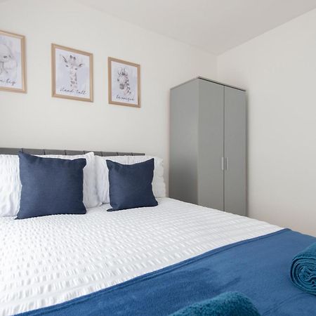 3 Bed House In Rochester 4 Beds Sleeps 7 Wainscot Экстерьер фото