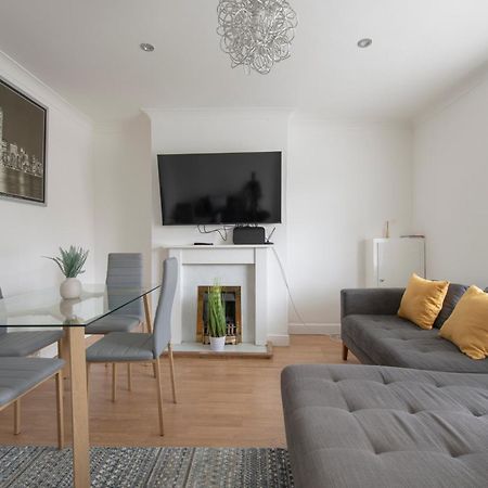 3 Bed House In Rochester 4 Beds Sleeps 7 Wainscot Экстерьер фото
