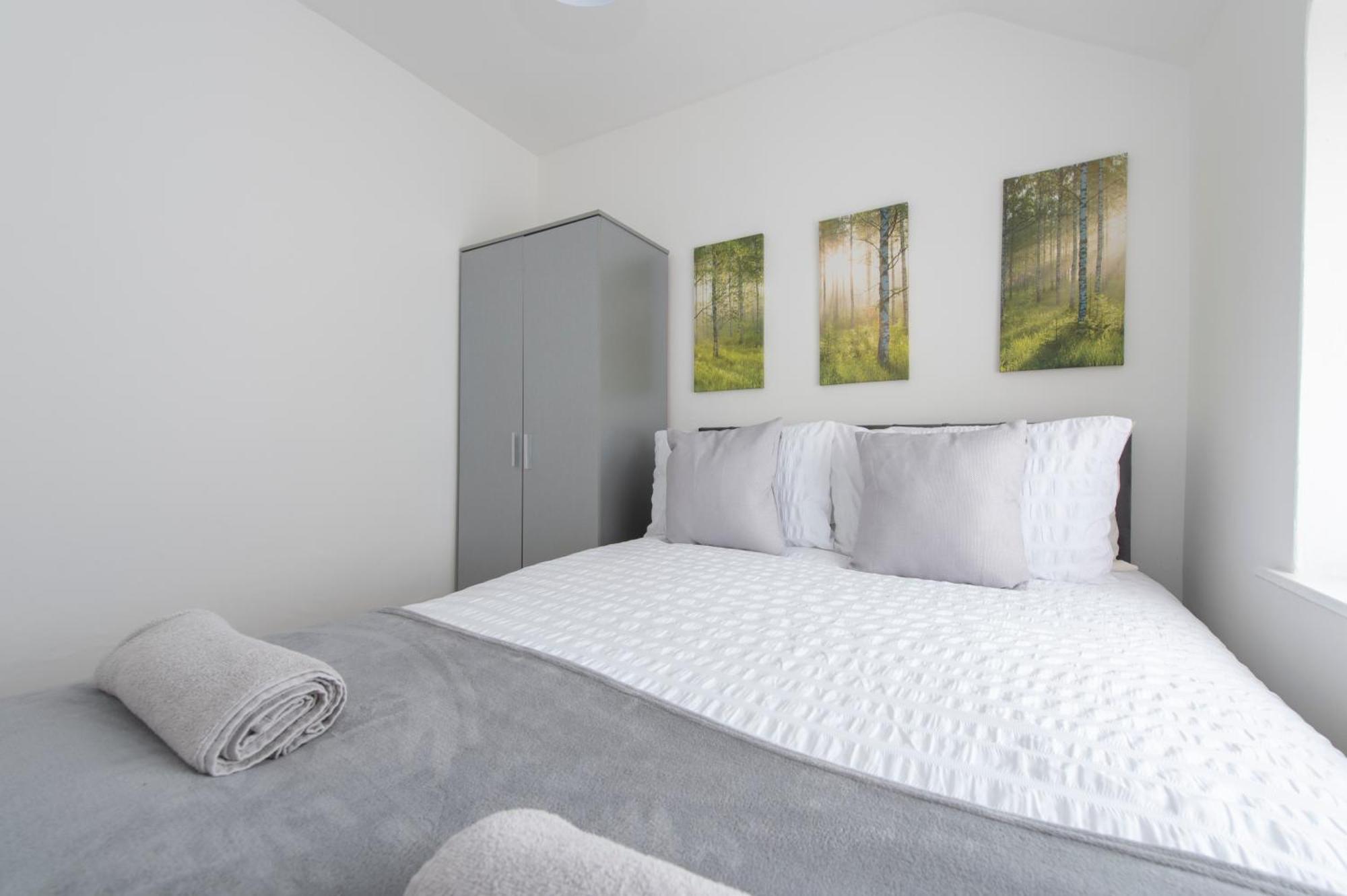 3 Bed House In Rochester 4 Beds Sleeps 7 Wainscot Экстерьер фото