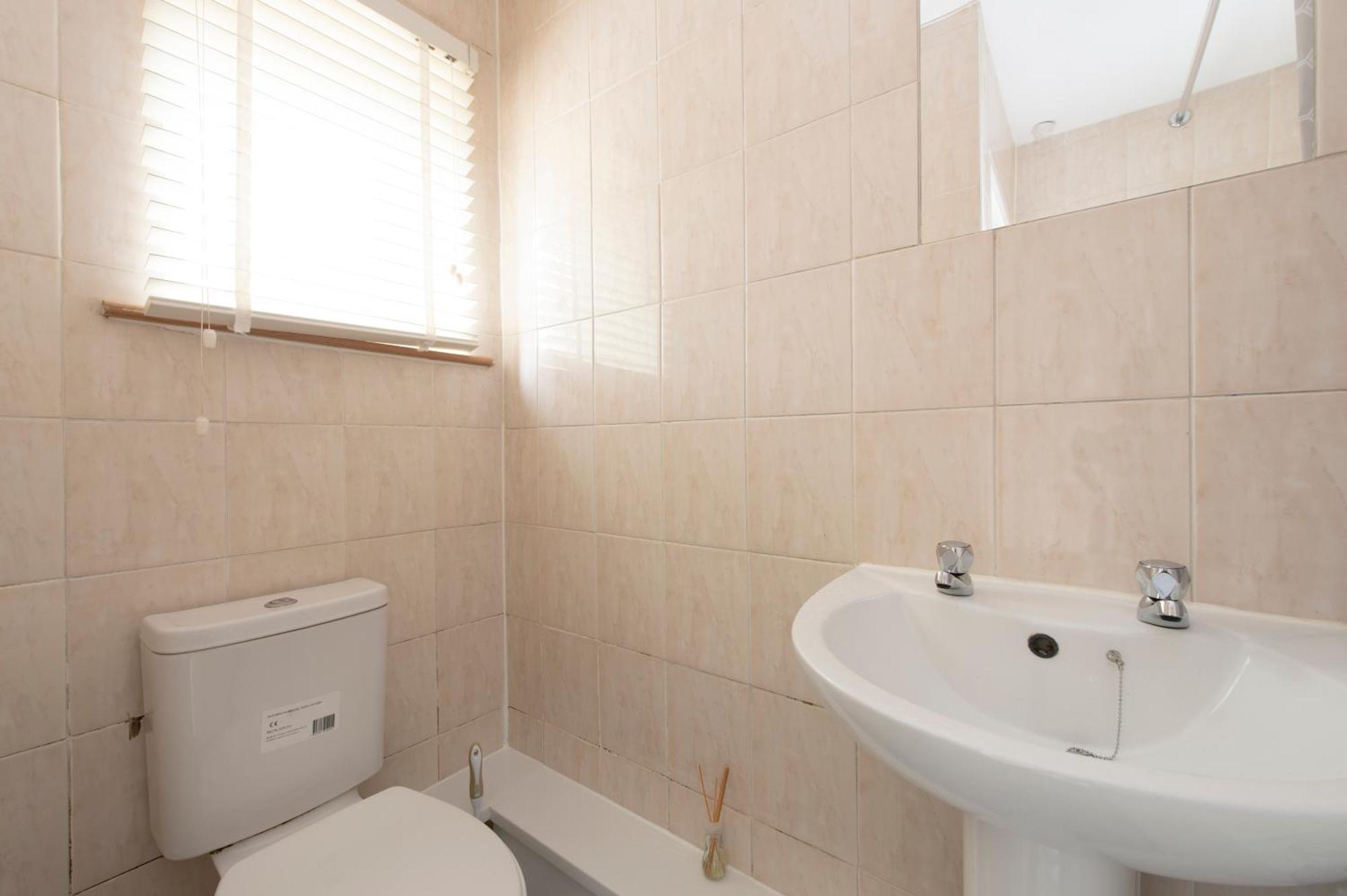 3 Bed House In Rochester 4 Beds Sleeps 7 Wainscot Экстерьер фото