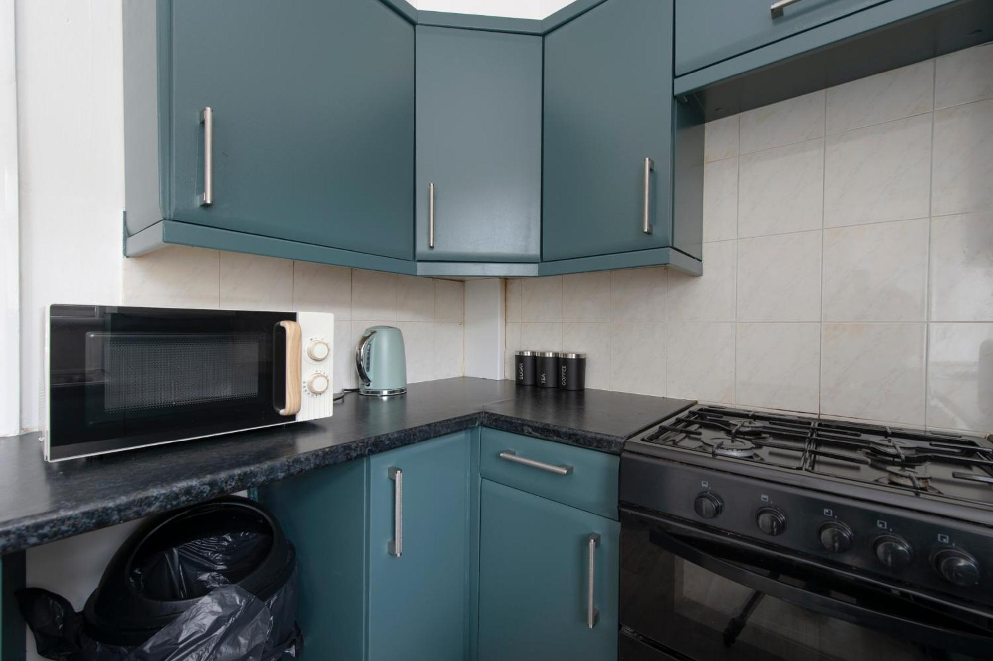 3 Bed House In Rochester 4 Beds Sleeps 7 Wainscot Экстерьер фото