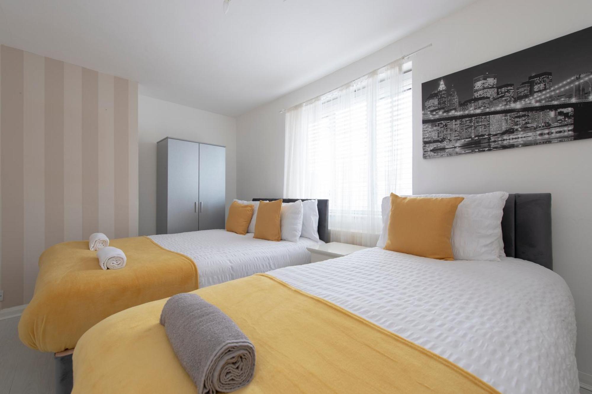 3 Bed House In Rochester 4 Beds Sleeps 7 Wainscot Экстерьер фото