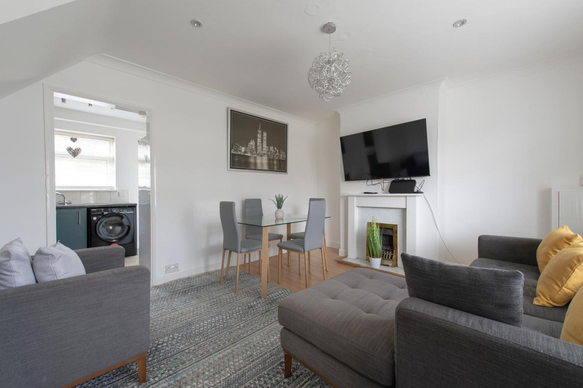 3 Bed House In Rochester 4 Beds Sleeps 7 Wainscot Экстерьер фото